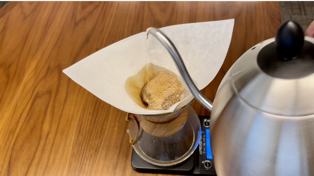 Paper or metal filter: what changes in the cup
