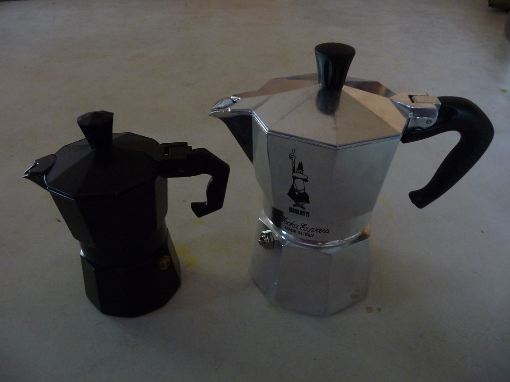 A moka pot method that stops before the coffee burns